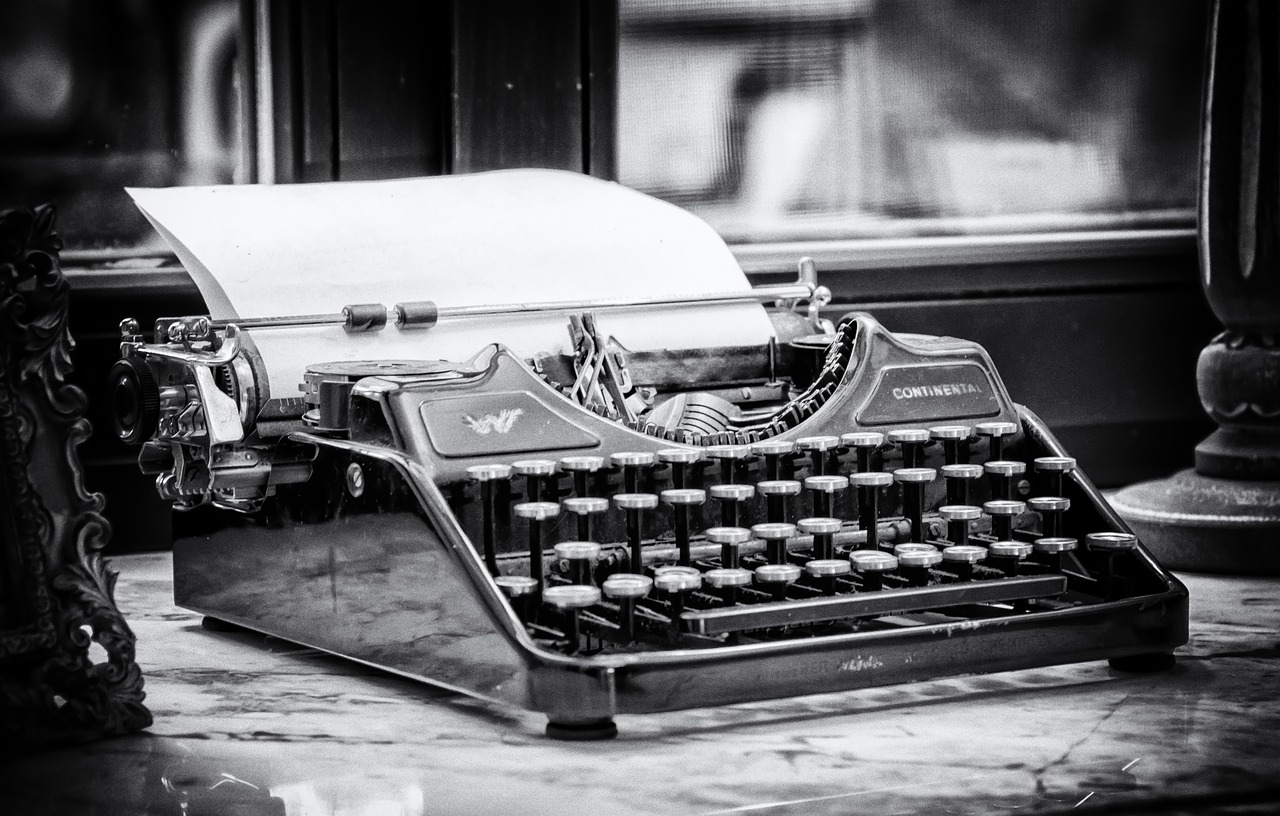 typewriter, write, tap-3711589.jpg